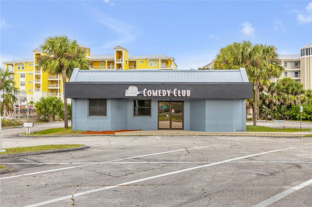 Image 14 of property listing at 109 N CAUSEWAY, New Smyrna Beach, FL 32169