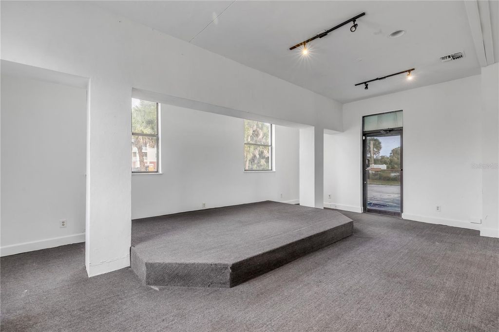 Image 23 of property listing at 109 N CAUSEWAY, New Smyrna Beach, FL 32169