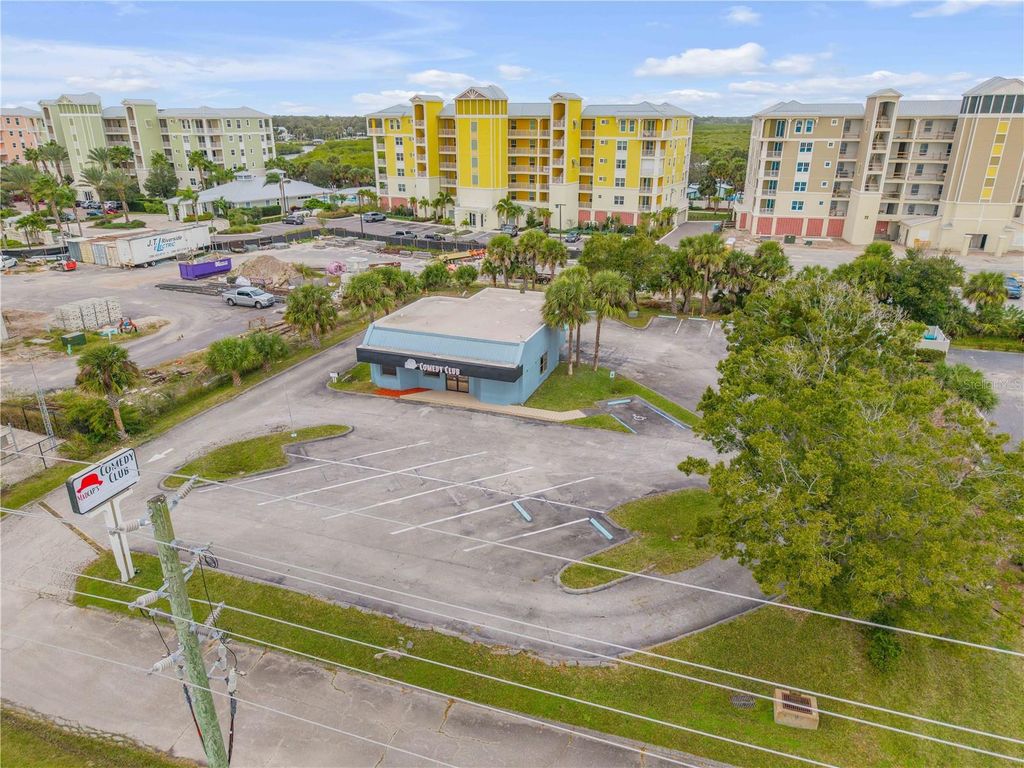 Image 8 of property listing at 109 N CAUSEWAY, New Smyrna Beach, FL 32169