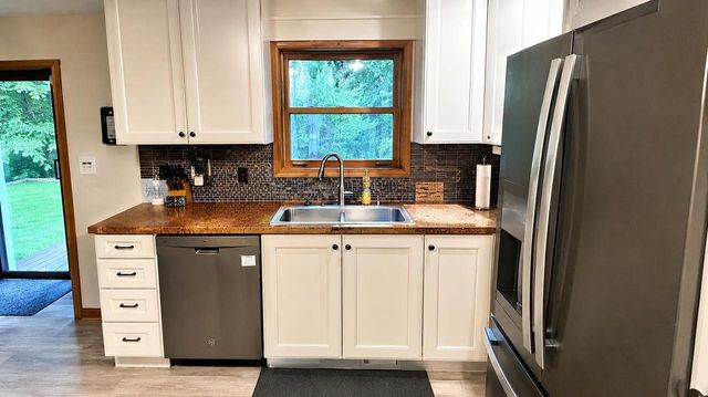8411 RIDGEVIEW COURT, Larsen, WI 54947
