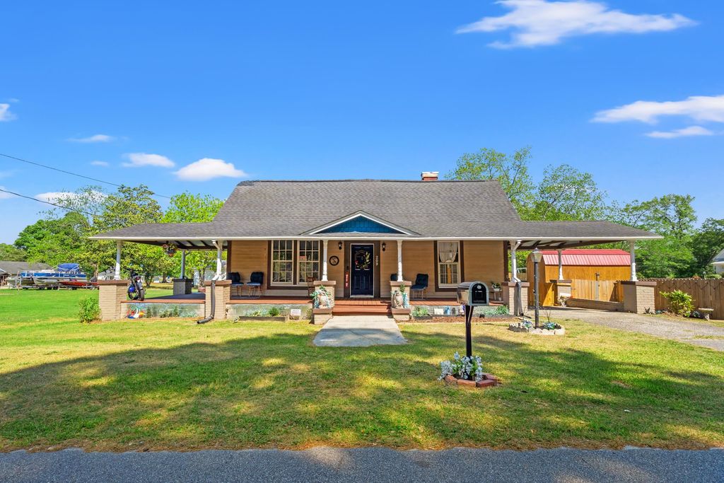 209 S Walnut St., Lake View, SC 29563