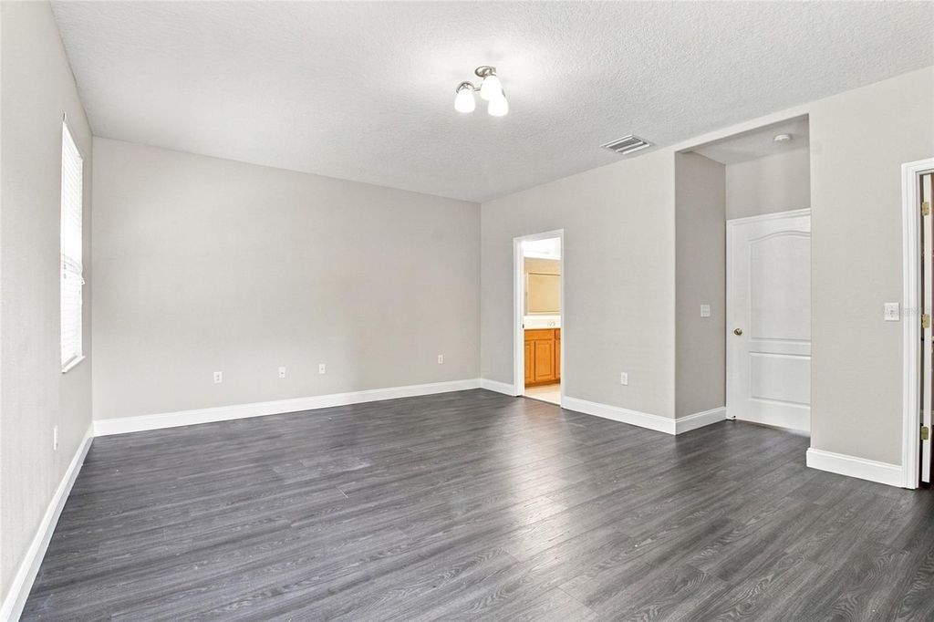 Image 13 of property listing at 1138 ANDREW AVILES CIRCLE, Tampa, FL 33619