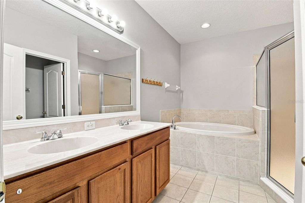 Image 16 of property listing at 1138 ANDREW AVILES CIRCLE, Tampa, FL 33619