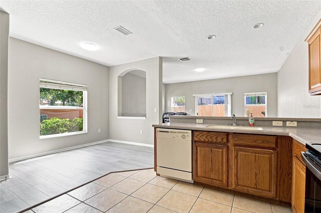 Image 7 of property listing at 1138 ANDREW AVILES CIRCLE, Tampa, FL 33619