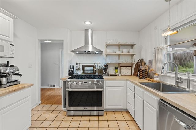 141 Edgehill Road, Syracuse, NY 13224