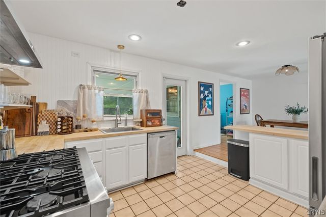 141 Edgehill Road, Syracuse, NY 13224