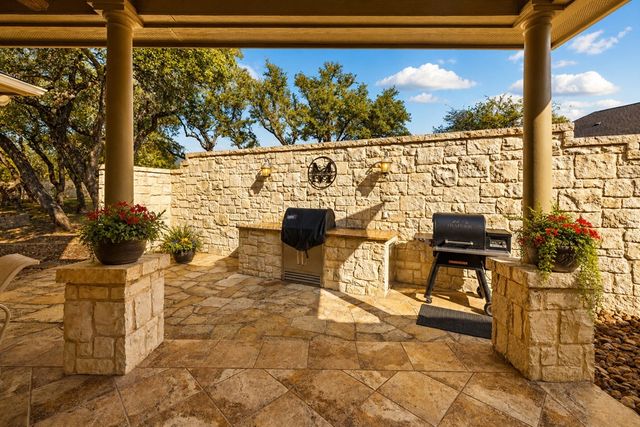 150 St Andrews Loop, Kerrville, TX 78028