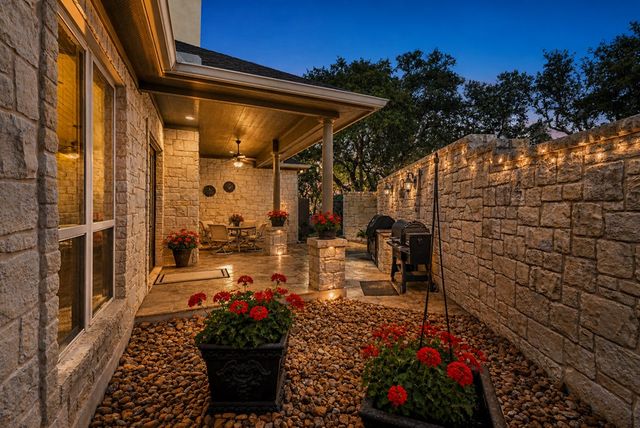 150 St Andrews Loop, Kerrville, TX 78028