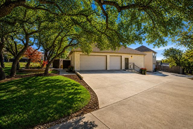 150 St Andrews Loop, Kerrville, TX 78028