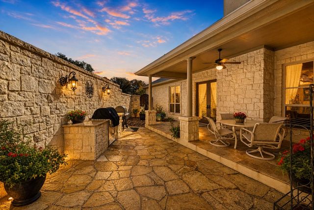 150 St Andrews Loop, Kerrville, TX 78028