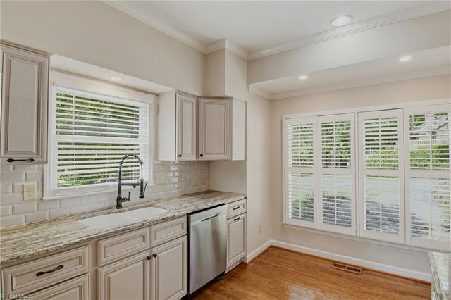 723 Polo Oaks Drive, Winston-salem, NC 27106