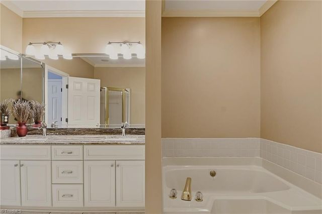 723 Polo Oaks Drive, Winston-salem, NC 27106