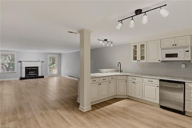 723 Polo Oaks Drive, Winston-salem, NC 27106