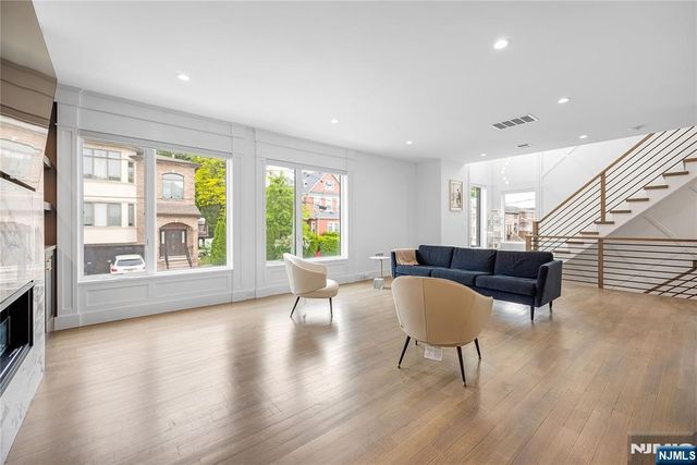 471 1st Street A, Palisades Park, NJ 07650