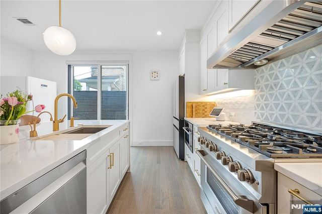 471 1st Street A, Palisades Park, NJ 07650