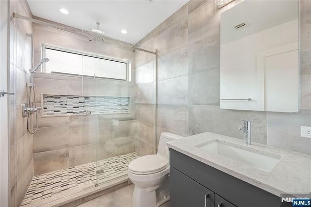 471 1st Street A, Palisades Park, NJ 07650