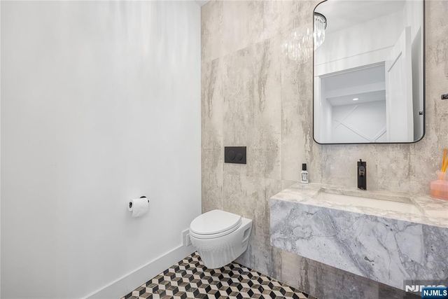 471 1st Street A, Palisades Park, NJ 07650