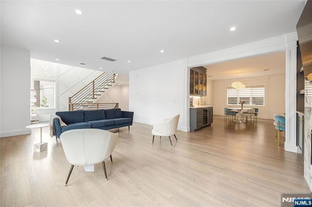 471 1st Street A, Palisades Park, NJ 07650