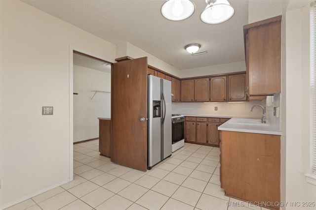 1912 W Delmar Street, Broken Arrow, OK 74012