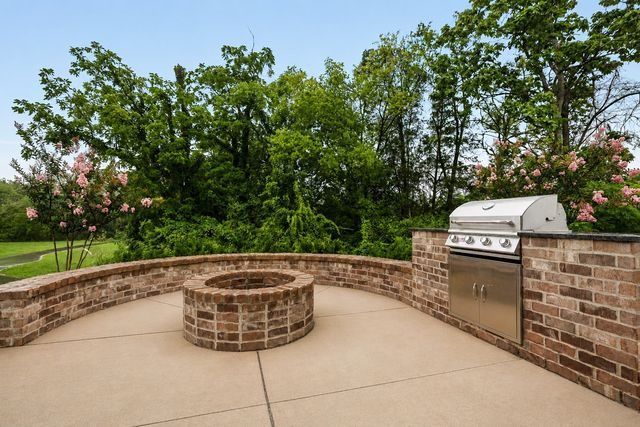 390 Hammock Ln, Spring Hill, TN 37174