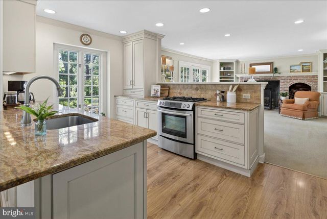 211 PENN VIEW DR, Pennington, NJ 08534