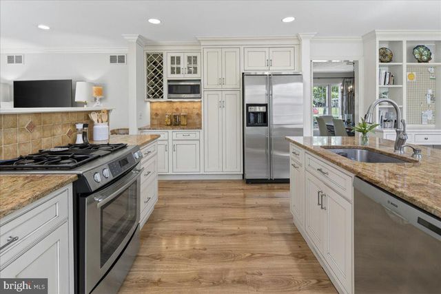 211 PENN VIEW DR, Pennington, NJ 08534