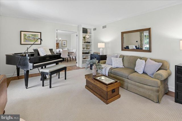 211 PENN VIEW DR, Pennington, NJ 08534