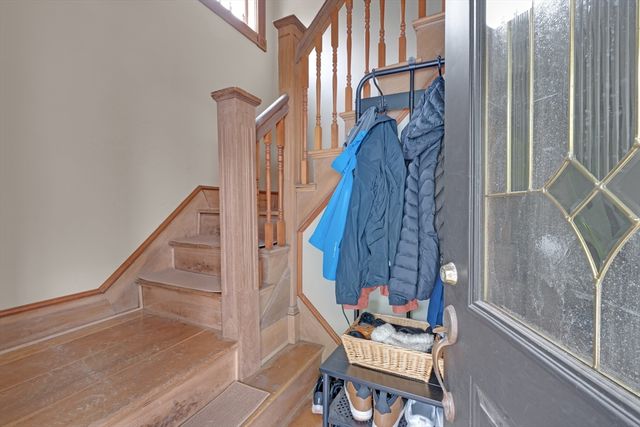 24 Orchard Ave 1, Waltham, MA 02452