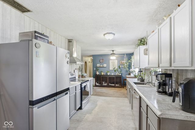7528 S New Jersey Street, Indianapolis, IN 46227