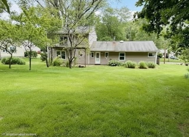 27 Westbrook Rd, Northborough, MA 01532