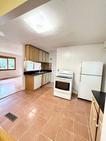 27 Westbrook Rd, Northborough, MA 01532