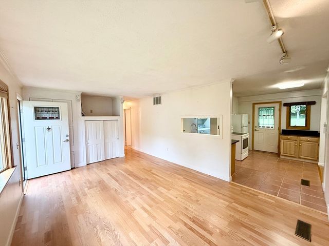 27 Westbrook Rd, Northborough, MA 01532
