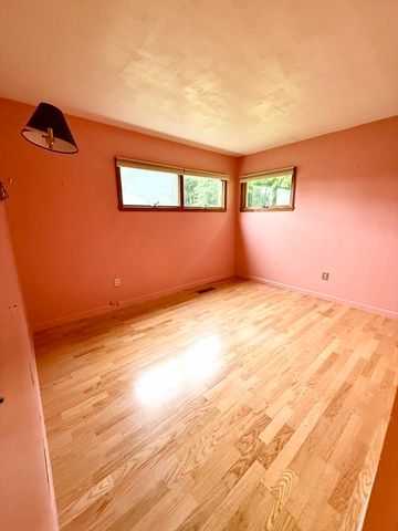 27 Westbrook Rd, Northborough, MA 01532