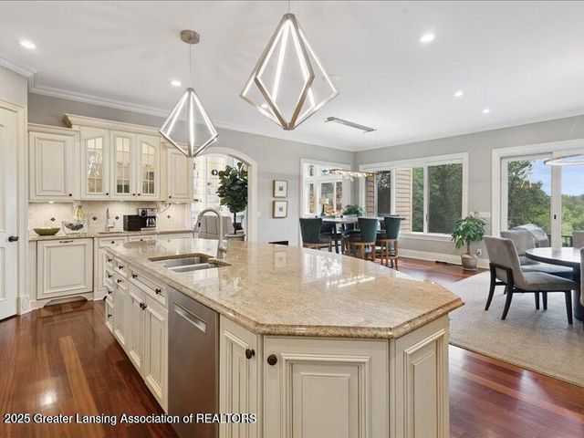 2471 Overglen Court, East Lansing, MI 48823