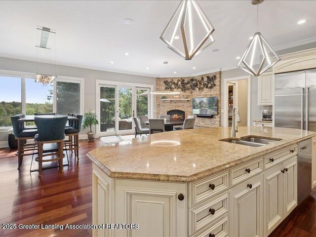 2471 Overglen Court, East Lansing, MI 48823