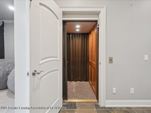 2471 Overglen Court, East Lansing, MI 48823