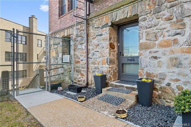 23 Old Mamaroneck Road ST4, White Plains, NY 10605