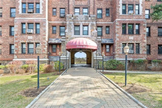 23 Old Mamaroneck Road ST4, White Plains, NY 10605