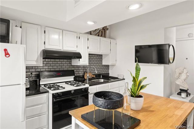 23 Old Mamaroneck Road ST4, White Plains, NY 10605