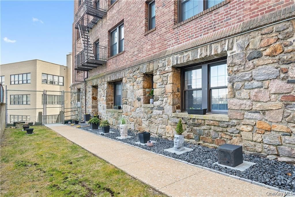 23 Old Mamaroneck Road ST4, White Plains, NY 10605