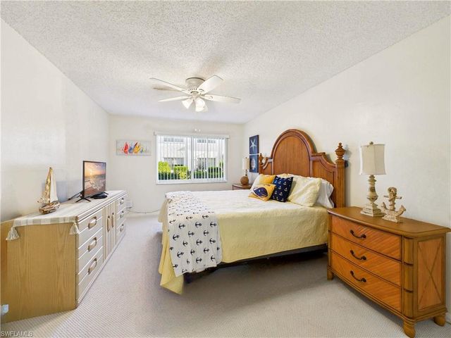 232 Palm Dr Apt 5, Naples, FL 34112