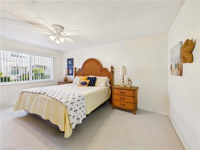 232 Palm Dr Apt 5, Naples, FL 34112