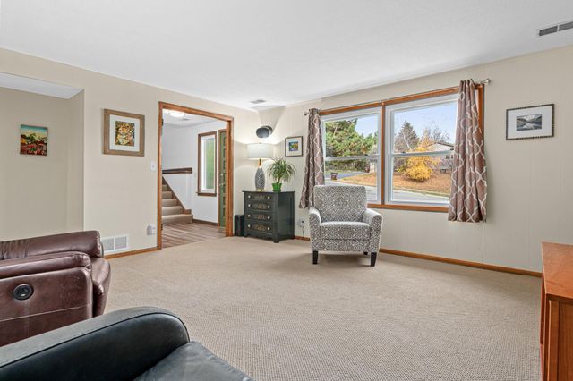 5233 Heritage Hills Drive, Bloomington, MN 55437