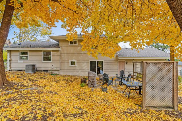 5233 Heritage Hills Drive, Bloomington, MN 55437