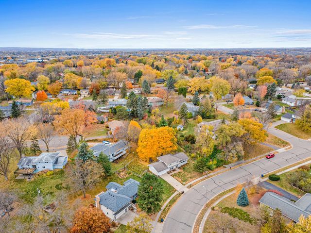 5233 Heritage Hills Drive, Bloomington, MN 55437