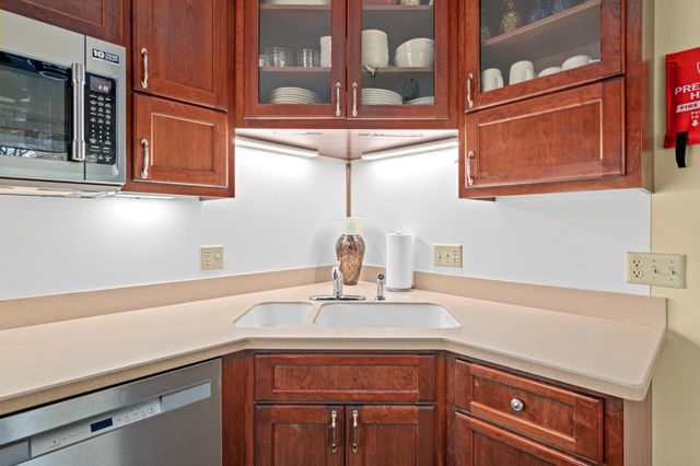 5233 Heritage Hills Drive, Bloomington, MN 55437