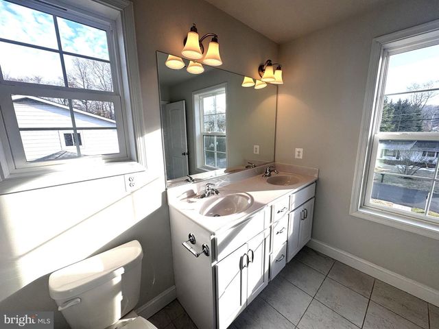 3541 OAK DR, Edgewater, MD 21037