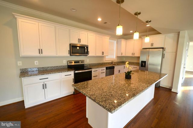 3541 OAK DR, Edgewater, MD 21037