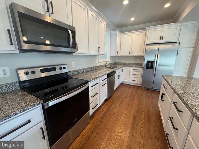 3541 OAK DR, Edgewater, MD 21037