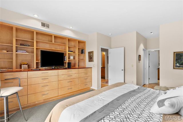 505 North and South 3b, University City, MO 63130